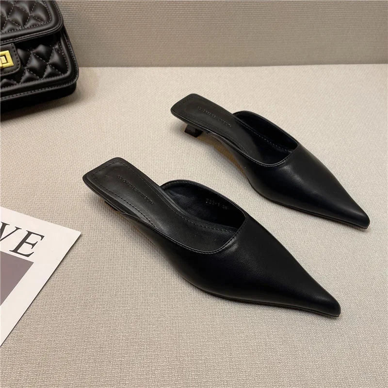 Sapato Slingback Elegance De bico Fino. É Elegante, profissionale não limita o produto a uma única cor.