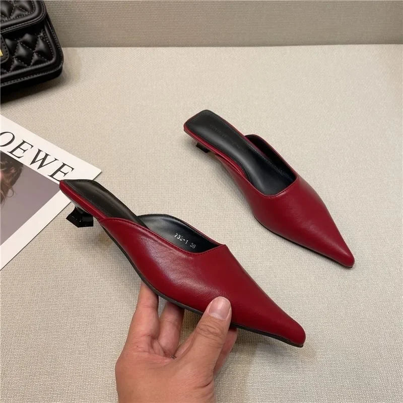 Sapato Slingback Elegance De bico Fino. É Elegante, profissionale não limita o produto a uma única cor.