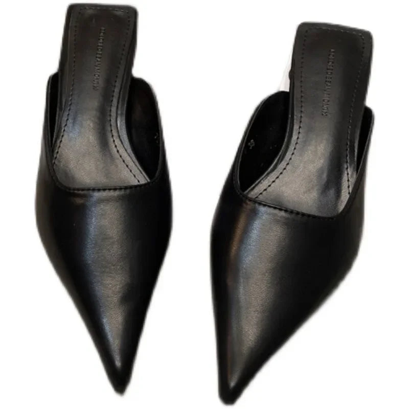 Sapato Slingback Elegance De bico Fino. É Elegante, profissionale não limita o produto a uma única cor.