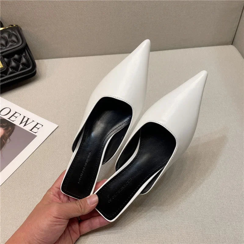 Sapato Slingback Elegance De bico Fino. É Elegante, profissionale não limita o produto a uma única cor.