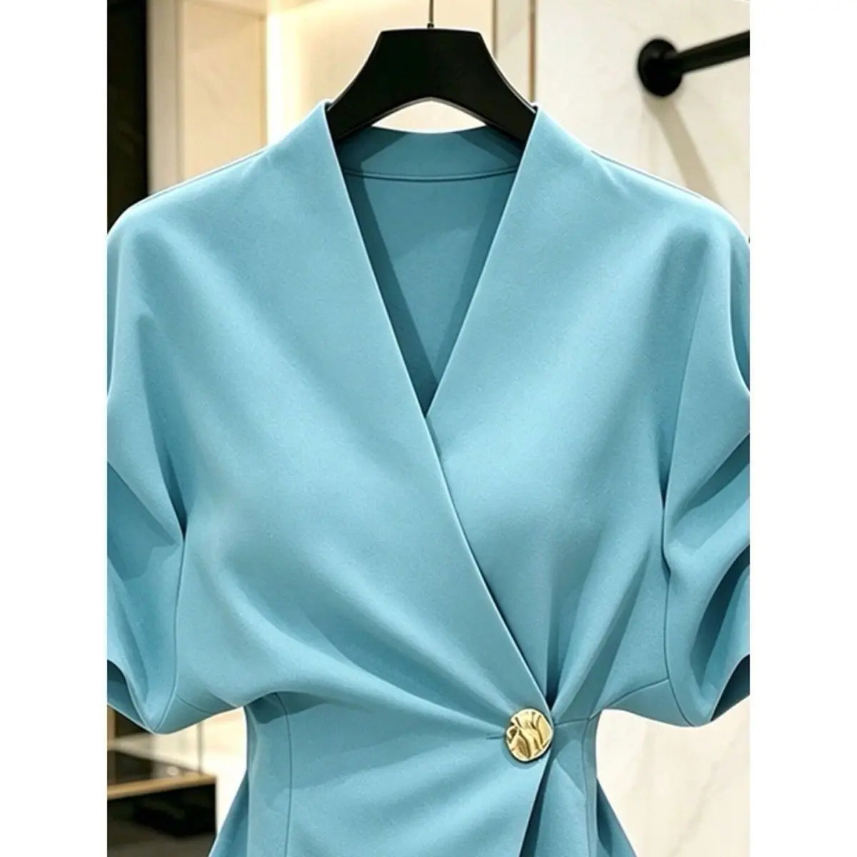 Blusa Executive Plissada com Decote em V